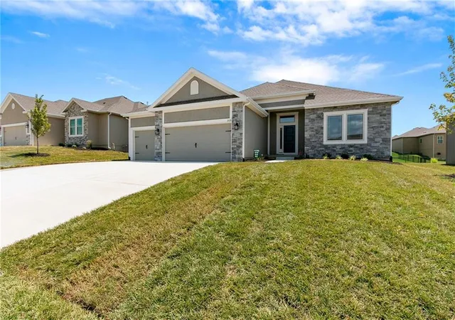 Photo 2 of Single family home for sale at 11028 N Corrington Ave, Kansas City, MO 64156 | MLS# 2636196 | Listing updated on 2026-09-22