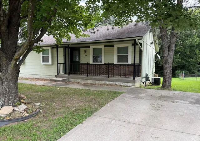Photo 3 of Single family home for sale at 704 Hillcrest St, Pleasant Hill, MO 64080 | MLS# 2636203 | Listing updated on 2026-10-10