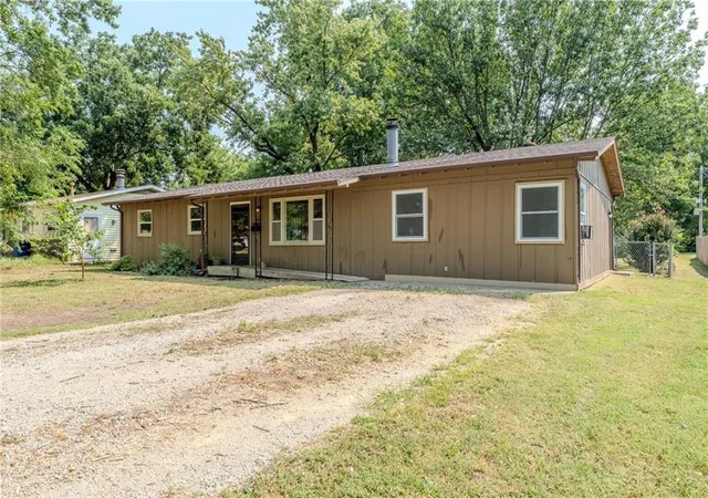 Single family home for sale at 1608 S Malcolm Ave, Chanute, KS 66720 | MLS# 2636204