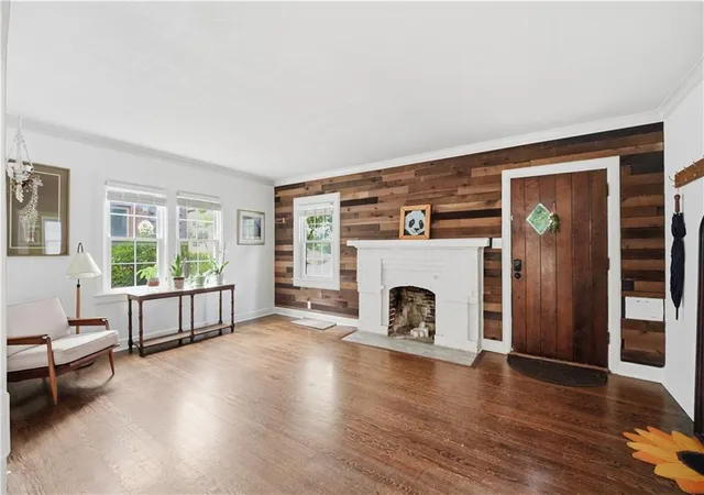 Photo 3 of Sale Pending at 4201 Roanoke Rd, Kansas City, MO 64111 | MLS# 2636205 | Listing updated on 2026-10-14