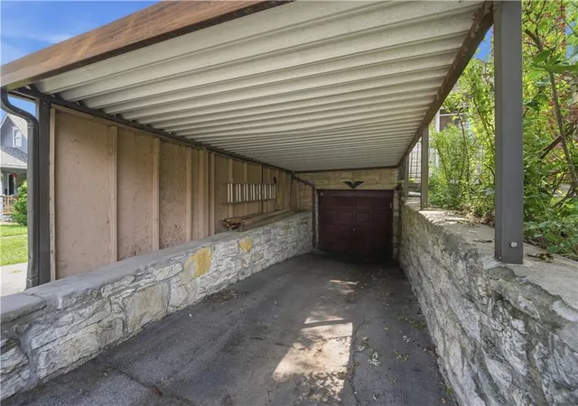 46th image of 4201 Roanoke Rd, Kansas City, MO 64111 | MLS# 2636205