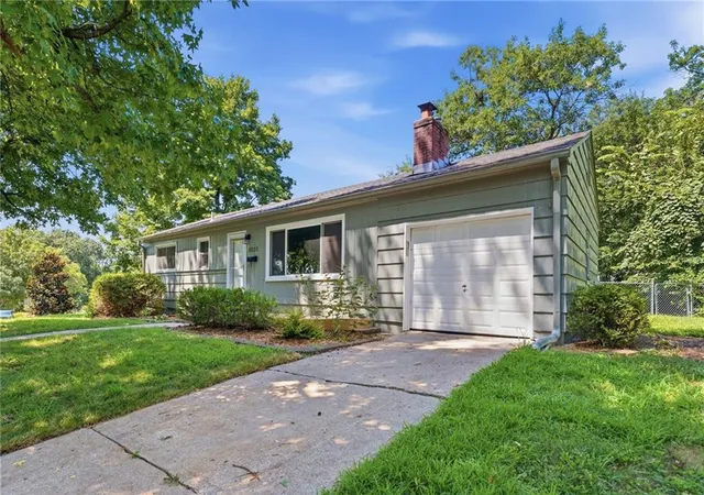 2nd image of 6930 Eby Ave, Merriam, KS 66204 | MLS# 2636206