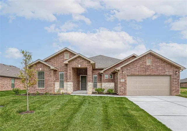 1st image of 1643 N 156th St, Basehor, KS 66007 | MLS# 2636207