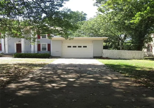 Photo 4 of Single family home for sale at 1323 West St, Emporia, KS 66801 | MLS# 2636209 | Listing updated on 2026-09-29