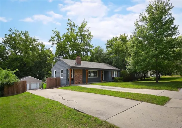 3rd image of 5539 Goodman St, Mission, KS 66202 | MLS# 2636210
