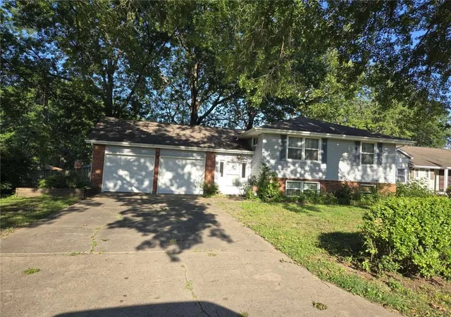 Photo 1 of Sale Pending at 8805 Evanston Ave, Kansas City, MO 64138 | MLS# 2636211 | Listing updated on 2026-09-01