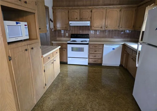Photo 3 of Sale Pending at 8805 Evanston Ave, Kansas City, MO 64138 | MLS# 2636211 | Listing updated on 2026-09-01
