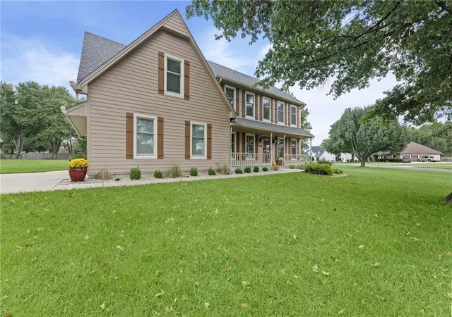 Photo 3 of Single family home for sale at 12272 W 154th Terrace, Overland Park, KS 66221 | MLS# 2636212 | Listing updated on 2026-10-17