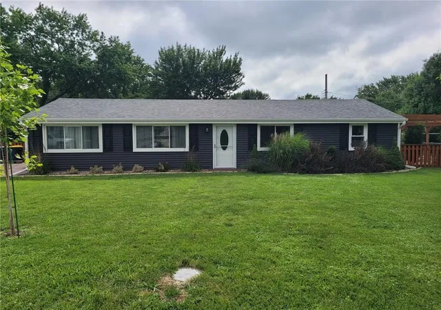 1st image of 8105 N Summit St, Kansas City, MO 64118 | MLS# 2636217
