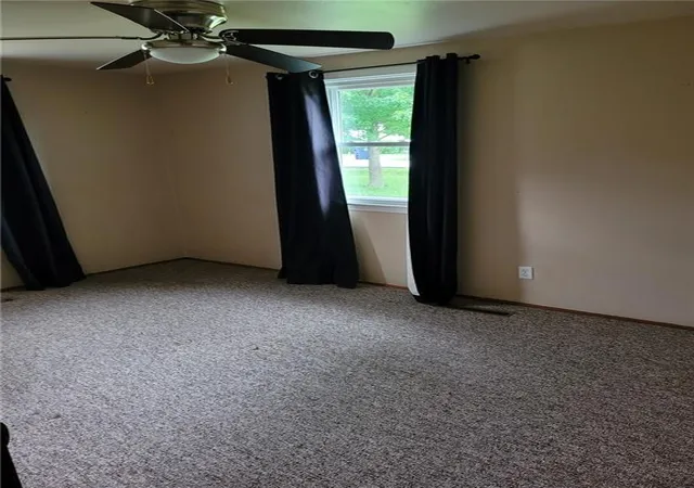 2nd image of 8105 N Summit St, Kansas City, MO 64118 | MLS# 2636217