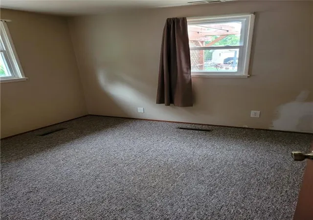 4th image of 8105 N Summit St, Kansas City, MO 64118 | MLS# 2636217