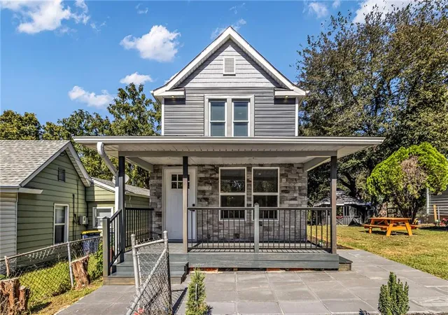 Photo 1 of Single family home for sale at 5822 E 10th Street, Kansas City, MO 64126 | MLS# 2636220 | Listing updated on 2026-10-07