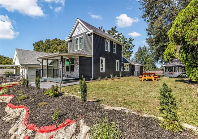 Photo 2 of Single family home for sale at 5822 E 10th Street, Kansas City, MO 64126 | MLS# 2636220 | Listing updated on 2026-10-07