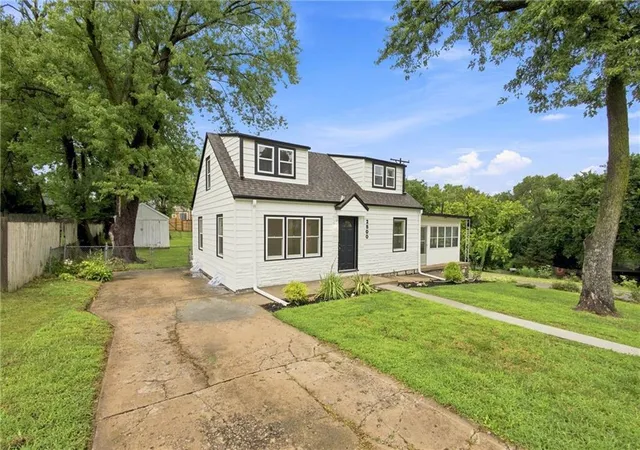 3rd image of 2800 S 8Th Ter, Kansas City, KS 66103 | MLS# 2636221