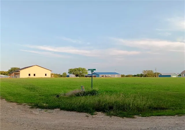 1st image of 1 Newberry Dr, Linn Valley, KS 66040 | MLS# 2636223