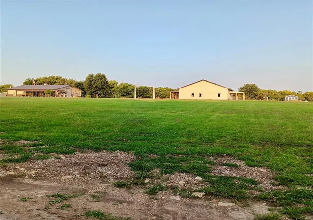2nd image of 1 Newberry Dr, Linn Valley, KS 66040 | MLS# 2636223