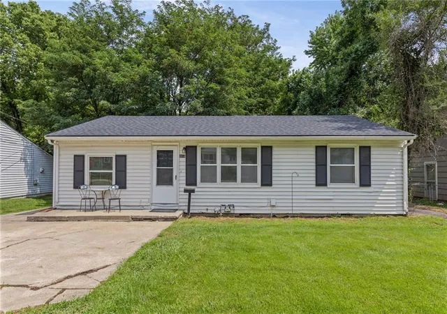 1st image of 2414 Ne Pursell Rd, Kansas City, MO 64118 | MLS# 2636226