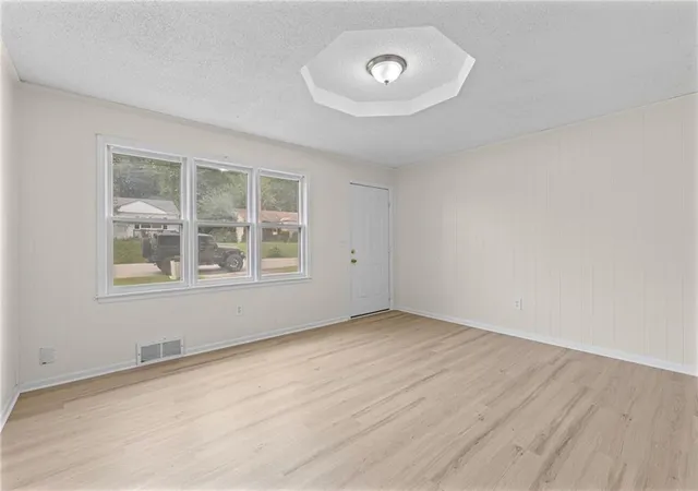 2nd image of 2414 Ne Pursell Rd, Kansas City, MO 64118 | MLS# 2636226