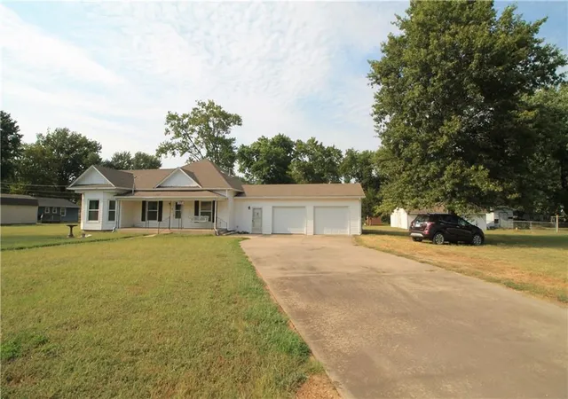 19th image of 1005 E 4th St, Altamont, KS 67330 | MLS# 2636231