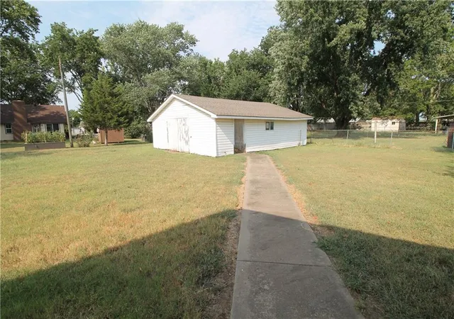 2nd image of 1005 E 4th St, Altamont, KS 67330 | MLS# 2636231