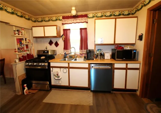 Photo 4 of Single family home for sale at 1005 E 4th Street, Altamont, KS 67330 | MLS# 2636231 | Listing updated on 2026-08-25