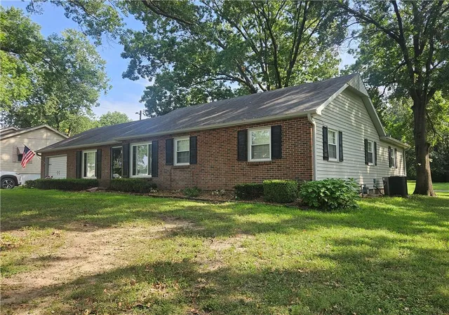 2nd image of 203 Ridgeway Dr, Richmond, MO 64085 | MLS# 2636242