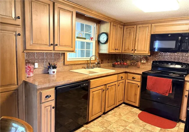 5th image of 203 Ridgeway Dr, Richmond, MO 64085 | MLS# 2636242