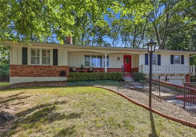 Photo 1 of Single family home for sale at 211 W 104th Terrace, Kansas City, MO 64114 | MLS# 2636245 | Listing updated on 2026-09-25