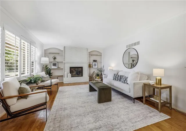 Photo 4 of Single family home for sale at 211 W 104th Terrace, Kansas City, MO 64114 | MLS# 2636245 | Listing updated on 2026-09-25