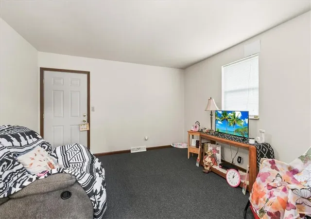 Listing Photo 4 - Condo for sale in building located at 11307 E Park St, Sugar Creek, MO 64054