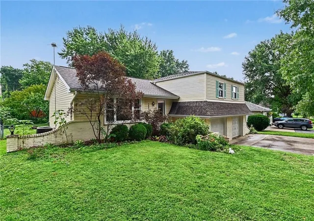 Photo 3 of Single family home for sale at 1601 Todd St, Platte City, MO 64079 | MLS# 2636248 | Listing updated on 2026-10-09