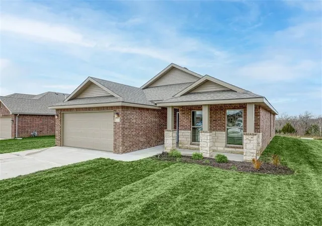 2nd image of 15630 Austin Ct, Basehor, KS 66007 | MLS# 2636249