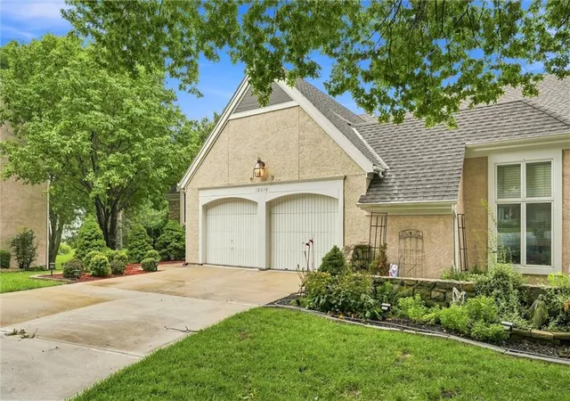 Photo 3 of Sale Pending at 12018 Farley St, Overland Park, KS 66213 | MLS# 2636254 | Listing updated on 2026-08-24