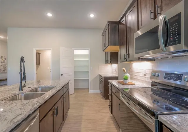 image of 1640 N 157th Ln, Basehor, KS 66007 | MLS# 2636256