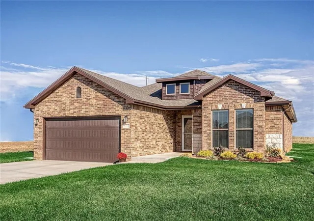 2nd image of 15624 Austin Ct, Basehor, KS 66007 | MLS# 2636259