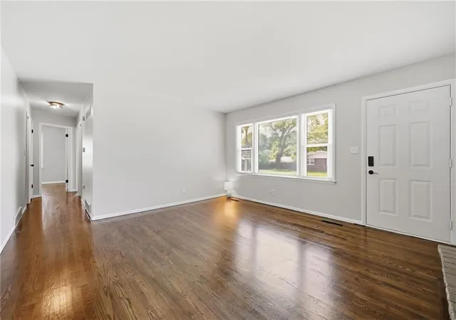 Photo 4 of Single family home for sale at 6807 N Brookside Rd, Pleasant Valley, MO 64068 | MLS# 2636260 | Listing updated on 2026-10-13