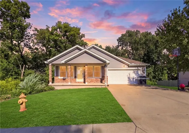 Photo 2 of Sale Pending at 217 N Bluegrass Dr, Bonner Springs, KS 66012 | MLS# 2636263 | Listing updated on 2026-09-04