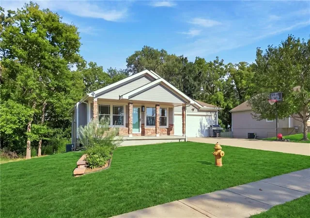Photo 3 of Sale Pending at 217 N Bluegrass Dr, Bonner Springs, KS 66012 | MLS# 2636263 | Listing updated on 2026-09-04