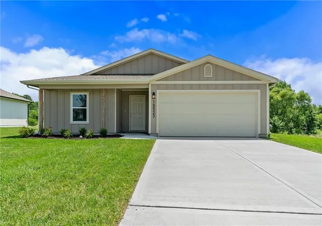 1st image of 20246 W 195th St, Spring Hill, KS 66083 | MLS# 2636269