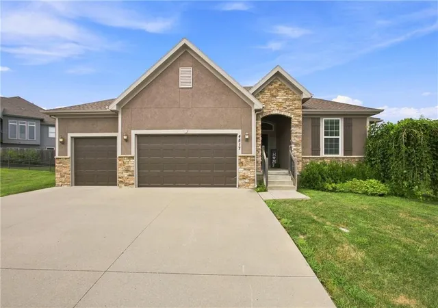 Photo 2 of Single family home for sale at 4817 Sw Marguerite St, Blue Springs, MO 64015 | MLS# 2636271 | Listing updated on 2026-08-28