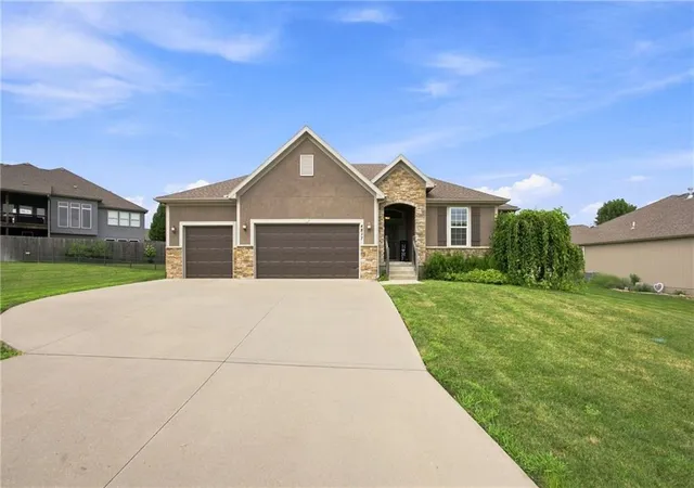 Photo 3 of Single family home for sale at 4817 Sw Marguerite St, Blue Springs, MO 64015 | MLS# 2636271 | Listing updated on 2026-08-28