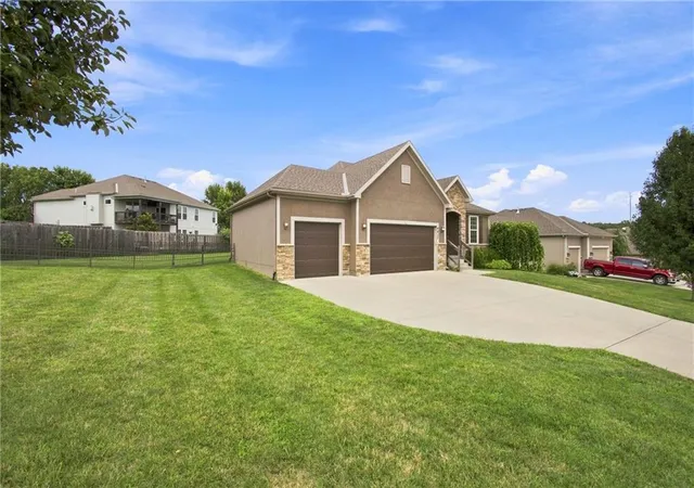 Photo 3 of Single family home for sale at 4817 SW Marguerite St, Blue Springs, MO 64015 | MLS# 2636271 | Listing updated on 2026-10-05