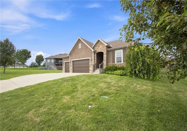 Photo 4 of Single family home for sale at 4817 SW Marguerite St, Blue Springs, MO 64015 | MLS# 2636271 | Listing updated on 2026-10-05