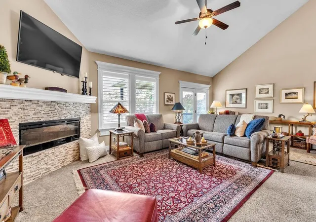 Photo 3 of Sale Pending at 4610 W Stonebridge Dr, Saint Joseph, MO 64505 | MLS# 2636276 | Listing updated on 2026-08-20