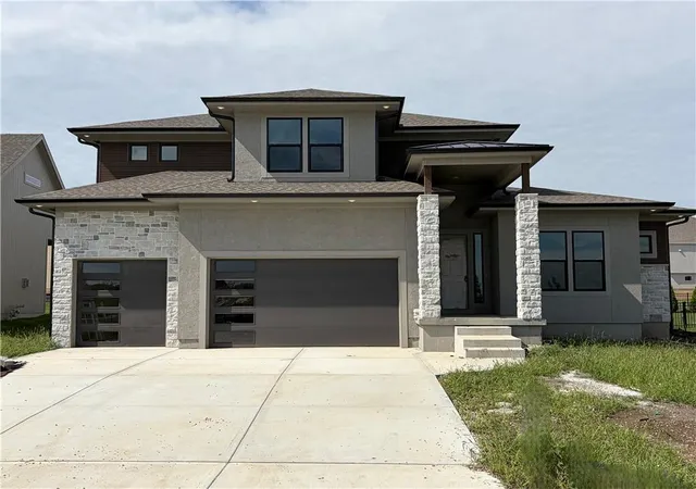 Photo 1 of Single family home for sale at 17210 S Heatherwood St, Olathe, KS 66062 | MLS# 2636277 | Listing updated on 2026-10-10