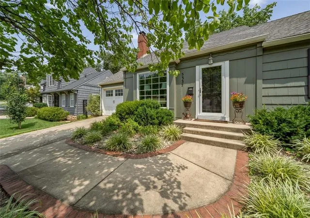 3rd image of 5337 Clark Dr, Roeland Park, KS 66205 | MLS# 2636279