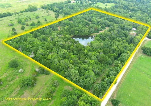 Photo 1 of Sale Pending at 32330 W 215th Street, Spring Hill, KS 66083 | MLS# 2636288 | Listing updated on 2026-08-17