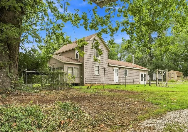 Photo 3 of Sale Pending at 32330 W 215th Street, Spring Hill, KS 66083 | MLS# 2636288 | Listing updated on 2026-08-17