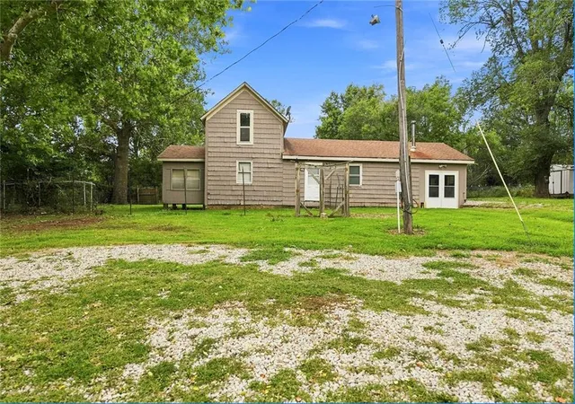 Photo 3 of Sale Pending at 32330 W 215th Street, Spring Hill, KS 66083 | MLS# 2636288 | Listing updated on 2026-08-17