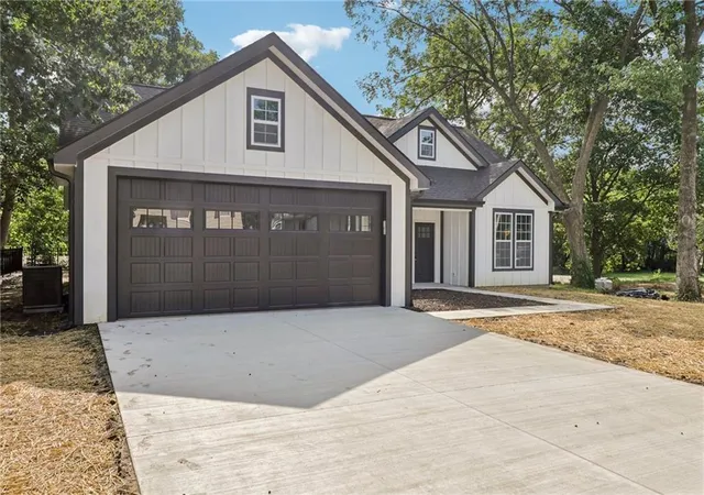 2nd image of 203 Saint Charles St, Holden, MO 64040 | MLS# 2636289